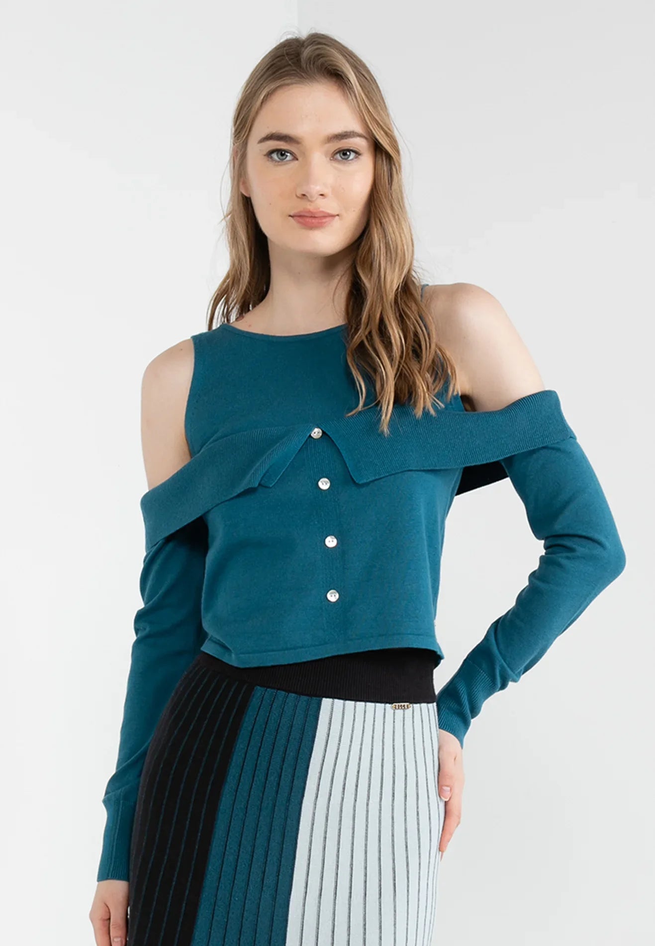 ELLE Apparel Cold-Shoulder Sleeves Knitted Top