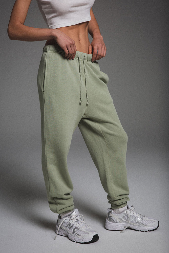 ELWOOD CORE SWEATPANT SAGE