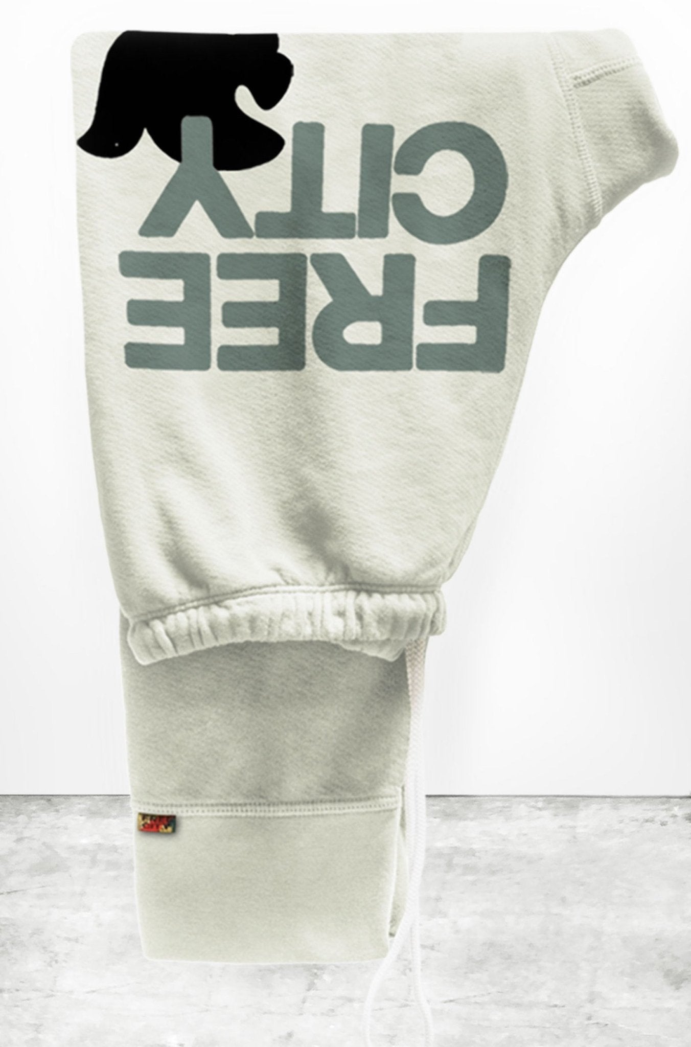 FREECITY LARGE SWEATPANT IN CREAM