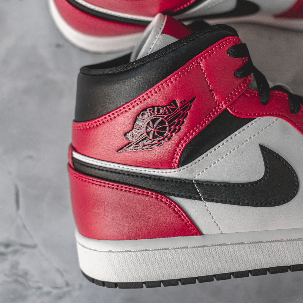 Jordan 1 Mid Chicago Black Toe