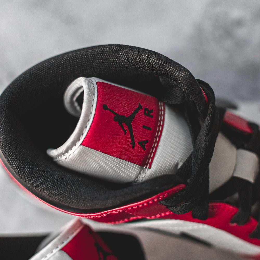 Jordan 1 Mid Chicago Black Toe