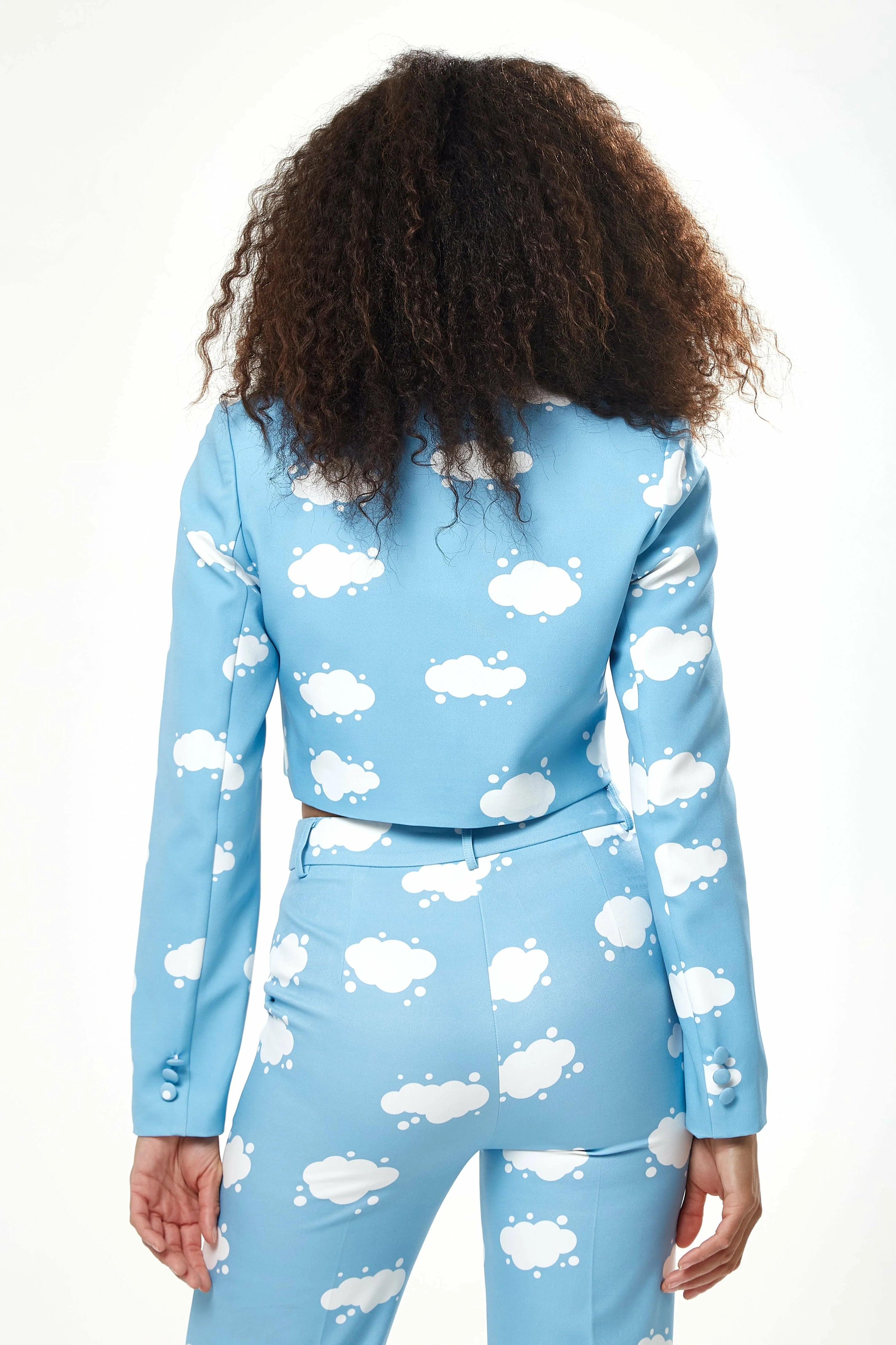 Liquorish Cloud Print Crop Blazer In Blue