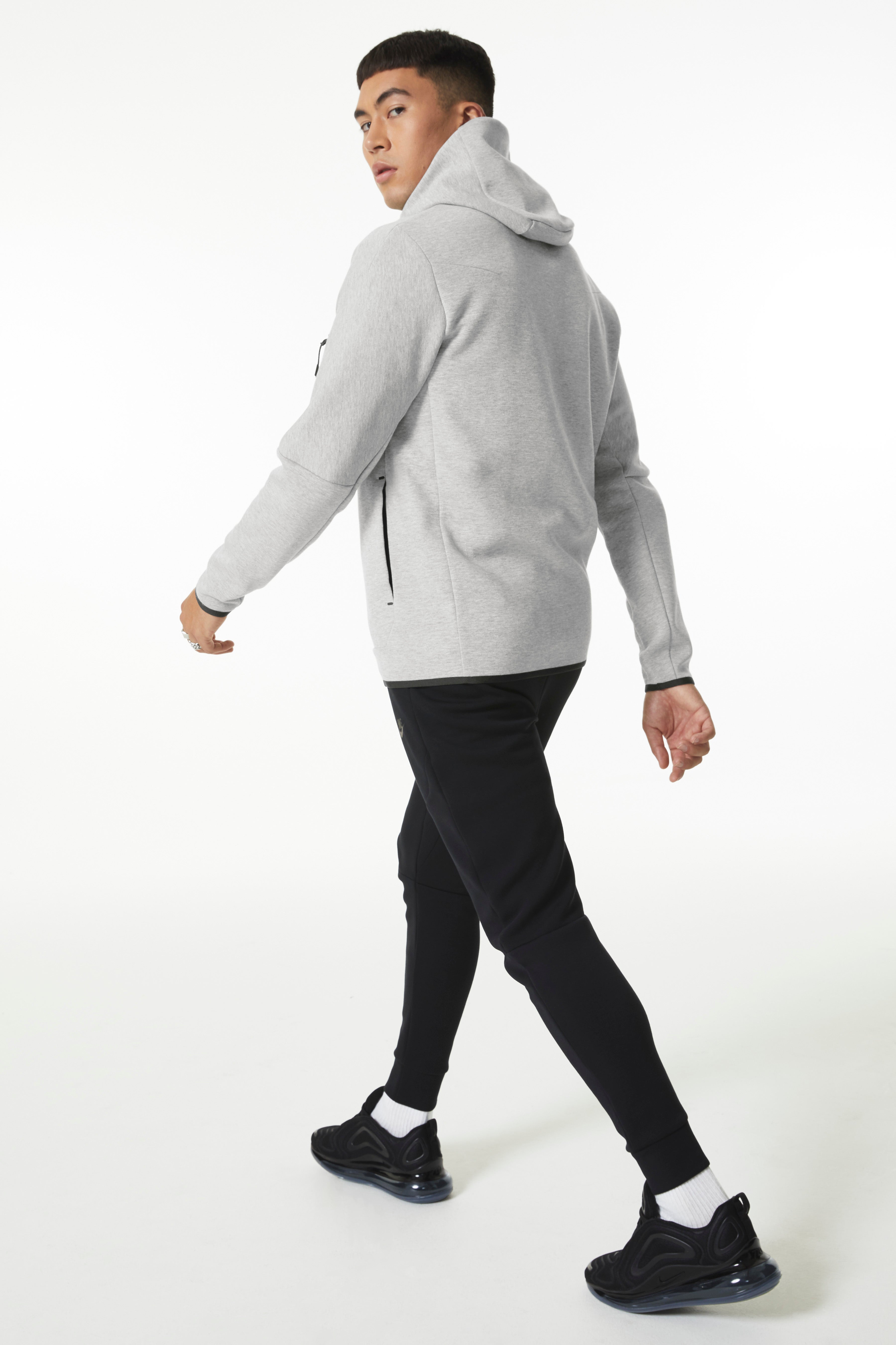 NIKE SPORTSWEAR TECH FLEECE