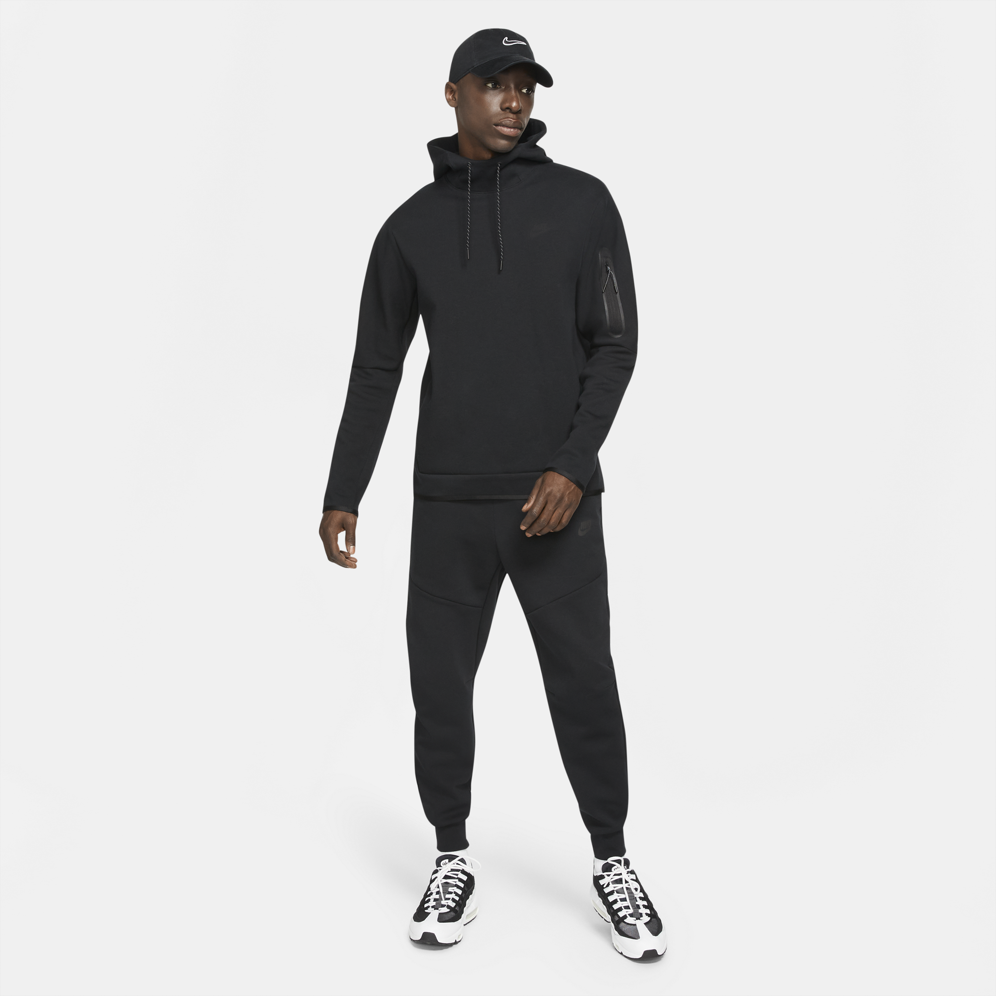 NIKE SPORTSWEAR TECH FLEECE