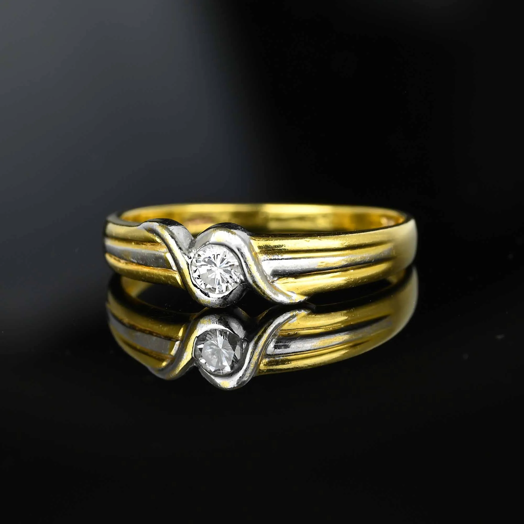 Vintage 18K Gold Diamond Solitaire Ring Band